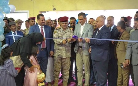 وزيرا الدفاع والدولة يفتتحان معرض الشهر الكريم بالعاصمة عدن