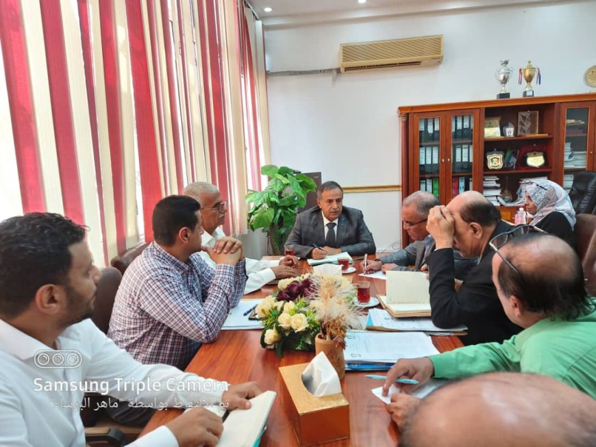 أثناء لقاءه عمادة كلية الطب والعلوم الصحية.. رئيس جامعة عدن يشدد على الإلتزام بالنصاب التدريسي