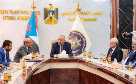 رئيس المجلس الانتقالي الجنوبي يترأس اجتماعًا للهيئة الإدارية للجمعية الوطنية