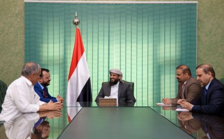 "المحرمي" يلتقي وزير الأشغال العامة والطرق ويوجه بشأن منح تراخيص البناء