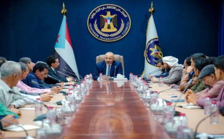 خلال ترأسه اجتماع استثنائي لتنفيذية انتقالي عدن.. الزُبيدي يوجه بتسخير كافة الإمكانيات للتخفيف من معاناة المواطنين