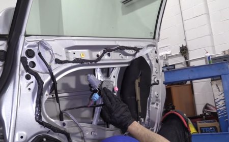 أفضل طرق لإصلاح نافذة السيارة التي لا تتدحرج لأعلى أو لأسفل