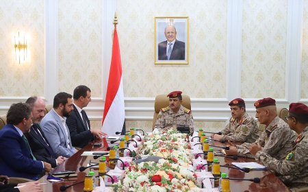 وزير الدفاع يناقش مع وكيل الامين العام للامم المتحدة تأمين موظفي المنظمات الأممية