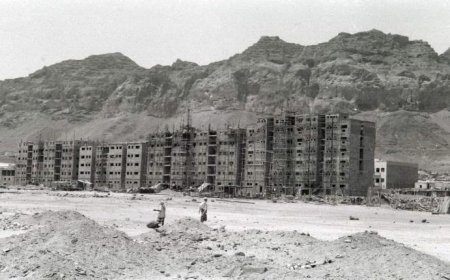 صور نادرة تظهر التشييد الأولي لإنشاء المعلا وشارعها الرئيسي بعدن