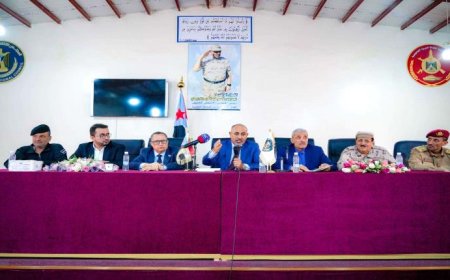الرئيس الزُبيدي يلتقي بقادة الوحدات العسكرية والأمنية الجنوبية.. تفاصيل