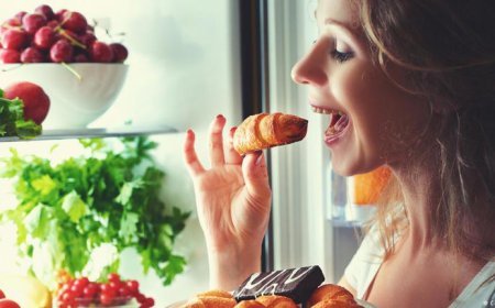 ثماني علامات تشير إلى أنك تتناول السكر أكثر مما ينبغي