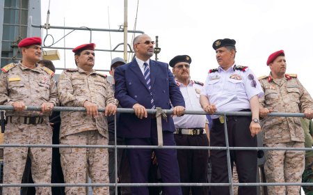 رئيس المجلس الانتقالي الجنوبي يدشّن إدخال آليات جديدة للقوات البحرية