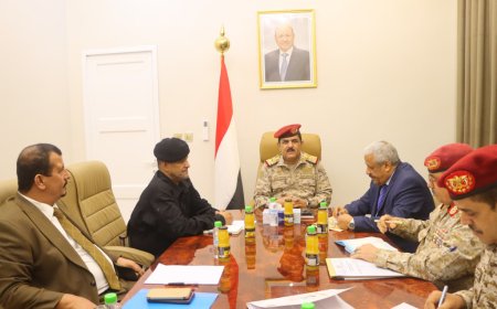 وزير الدفاع يترأس اجتماعاً للجنة الأمنية العليا