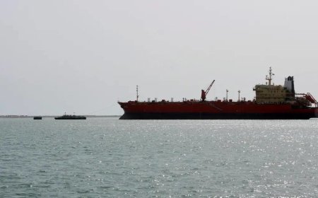 حادثة بحرية جديدة قبالة ميناء الحديدة .. هذه تفاصيلها!