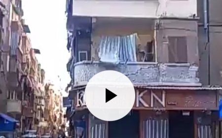 فيديو يوثق لحظة انهيار عمارة سكنية ووفاة ساكنيها