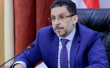 رئيس الوزراء يوجه السلطة المحلية بالحديدة بتفعيل أدائها لتلبية احتياجات المواطنين والنازحين