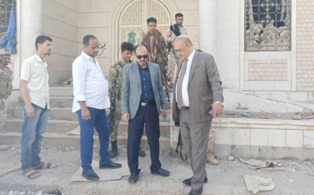 الوزير باذيب يطلع على وضع بريد الجامعة بالعاصمة المؤقتة عدن