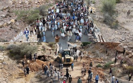 الحقيقة الكاملة.. (الأول) يستقصي أحداث فتح طريق (الضالع - صنعاء) وكيف خطط الحوثيون للغدر بلجنة الوساطة وشن هجوم مباغت؟