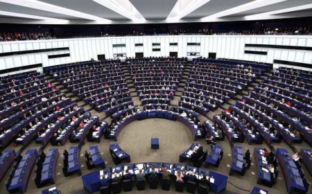 "النواب الأوروبي" يعتمد قانونا "تاريخيا" للذكاء الاصطناعي