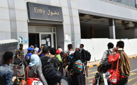 ترحيل 157 شخصًا عبر مطار صنعاء.. وإعلان حوثي بشأنهم  