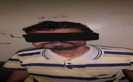 عقب ساعات من تعقبه .. أمن أبين يتسلم قاتل الجندي قاسم النخعي