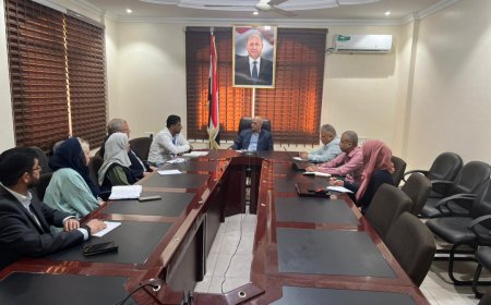 وزير المياه والبيئة يبحث مع رئيس بعثة منظمة الهجرة الدولية باليمن التدخلات الانسانية بمجال المياه