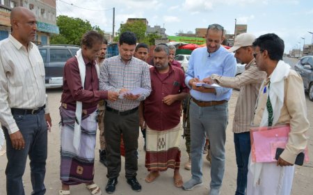 باخبيرة والشوبجي يسلمان مواقع مشاريع الصرف الصحي بالبريقة للجهة المنفذة باكثر من 104 ألف دولار