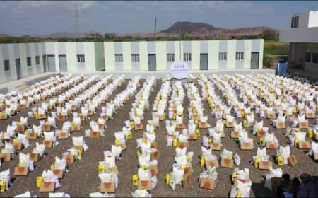 بدعم من هلال الإمارات.. توزيع 450 سلة غذائية في عدد من قرى المخا