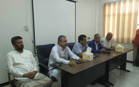 اجتماع موسع بالهيئة العامة للمصائد بالبحر العربي يناقش تنظيم مغادرة العباري لرحلات الاصطياد