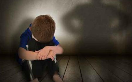 (بقالة الرعب) صاحبها يفتح أبوابها للشيطان ويقوم بأمر صادم بحق طفل بلحج!