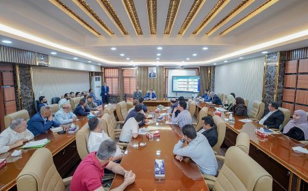 رئيس الوزراء يترأس اجتماع المكتب التنفيذي ويؤكد الحاجة الى جهد مضاعف لإعادة الاعتبار لمدينة عدن