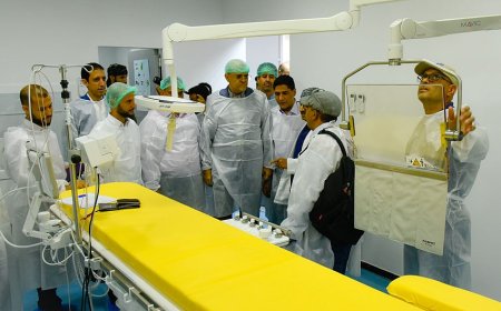 محافظ تعز يطلع على التجهيزات الطبية لمركز القلب وزراعة الكلى بالمحافظة