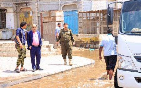 مدير عام دارسعد يقود مجهودات وأعمال شفط مياه الأمطار بالمديرية