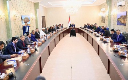 رئيس مجلس القيادة يرأس اجتماعا مشتركا للحكومة ومحافظي المحافظات