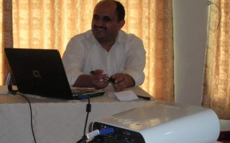 حتى لا يلقى مصير زميله الحكيمي.. مطالبات حقوقية للمجتمع الدولي بإنقاذ التربوي الخلوق مجيب المخلافي