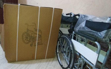 مؤسسة أبين للتنمية تقدم مجموعة من الكراسي المتحركة لذوي الهمم بمديرية لودر