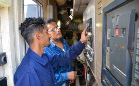 فرق الصيانة بمؤسسة مياه عدن تنهي أعمال صيانة مولد كهربائي بحقل بئر أحمد