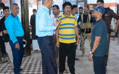 مدير صيرة يوجه بإعادة تأهيل صالة مبنى الهجرة والجوازات بعدن