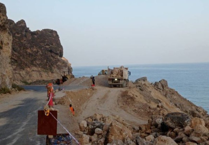 مؤسسة الطرق والجسور بالمهرة تبدأ أعمالها الترابية لعدد من المقاطع الخطرة 