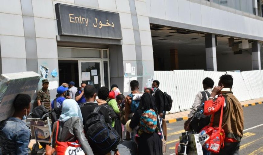 ترحيل 157 شخصًا عبر مطار صنعاء.. وإعلان حوثي بشأنهم  