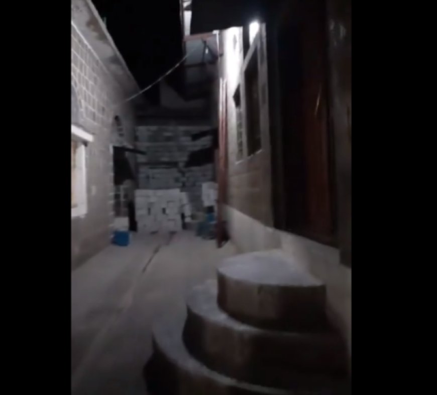 بالفيديو.. قيادي حوثي يغتصب مبنى مسجد في مدينة إب ويحول باحاته إلى سكن خاص به!