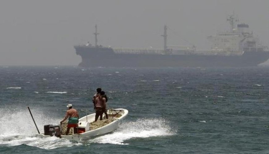 عاجل.. أمبري : سفينة تجارية تتعرض لإطلاق نار من قبل زوارق الحوثيين