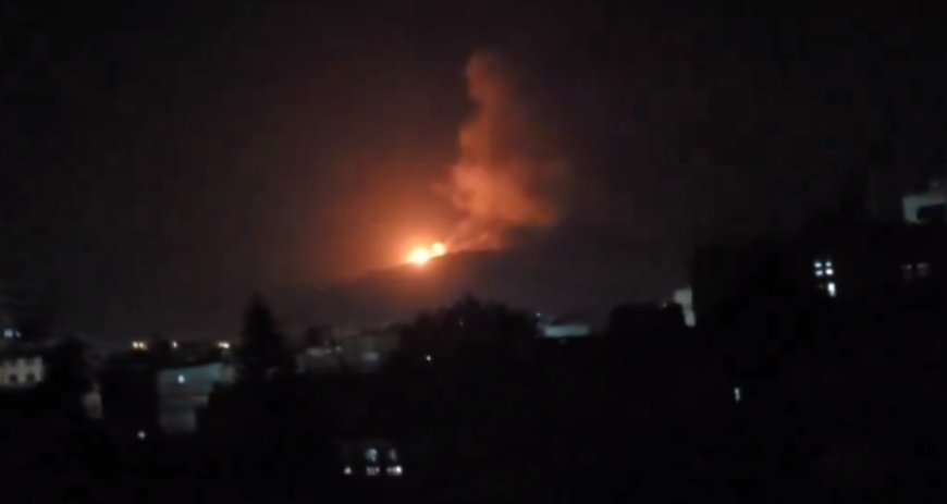 أول فيديو للضربات الأمريكية العنيفة التي هزت صنعاء قبل قليل