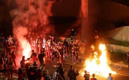 نتنياهو يذهب إلى المستشفى والمتظاهرون يذهبون إلى منزله