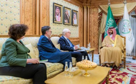 بعد تعديل بند رواتب الجيش بخارطة الطريق.. تحرك أمريكي سعودي عماني بشأن السلام في اليمن