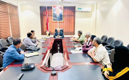 وزير المياه والبيئة يناقش اوضاع الهيئة العامة لمشاريع مياه الريف