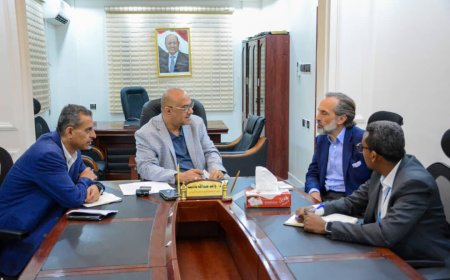 وزير التخطيط يلتقي الممثل المقيم للشؤون الانسانية في اليمن
