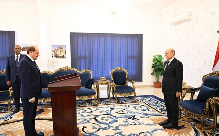 وزير الخارجية وشؤون المغتربين يؤدي اليمين الدستورية امام رئيس مجلس القيادة الرئاسي