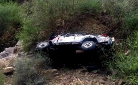 وفاة وإصابة 16 مواطنًا عقب انقلاب سيارة من منحدر بريمة (صور)