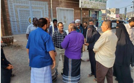 بعد الابلاغ عن حالة كوليرا بمنطقة صلاح الدين .. مكتب الصحة بالبريقة يزور المنطقة ويتابع الحالة