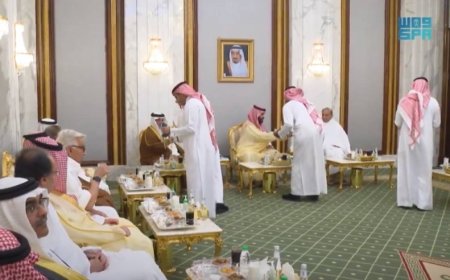 بحضور رئيس الوزراء الباكستاني.. ولي العهد محمد بن سلمان يرفض أخذ فنجان القهوة (فيديو)