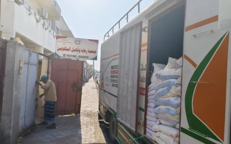 هيئة الخليج  وعدن ( أفران عدن الخيرية) توزع السلال الغذائية لجمعية المكفوفين
