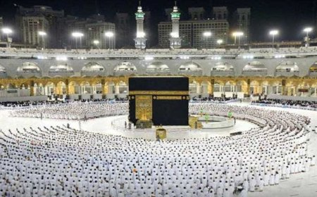 معتمر يلقي نفسه من المسجد الحرام .. فيديو صادم ( فيديو)