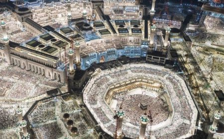 احذر هذه الصورة ليست للكعبة .. ما حقيقة الصورة المتداولة؟