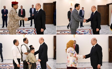 الرئيس العليمي يؤدي صلاة عيد الفطر في عدن ويستقبل المهنئين من المواطنين وقيادات الدولة (صور)  